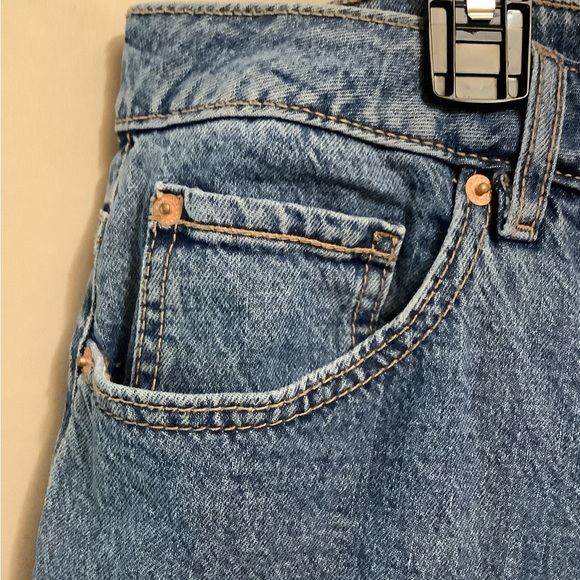 Garage Mom jeans with distressed hems - Picture 5 of 10